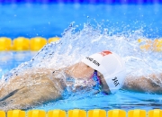 开云体育官网-两场无关的胜利，一粒尘埃与一道闪电如何讲述足球的永恒