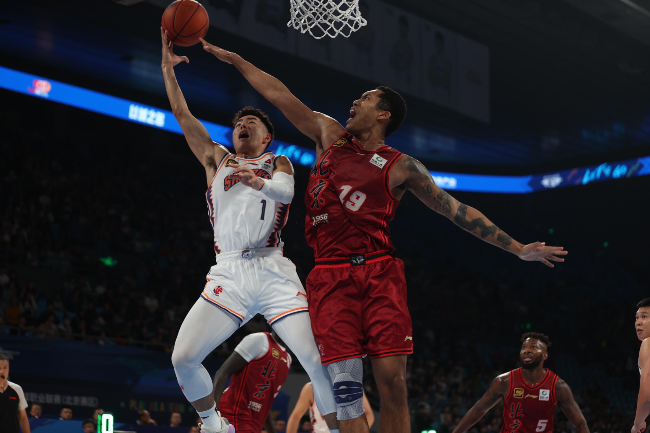 双外援联手发威,球队豪取四连胜 双外援联手发威,球队豪取四连胜