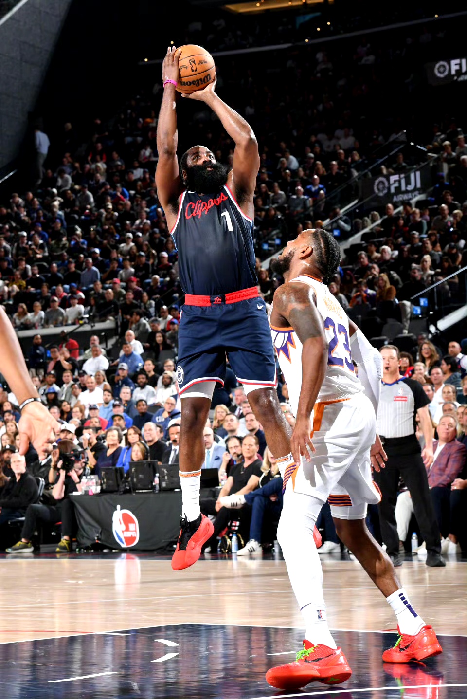 天津队险胜广东队，哈登带队取胜