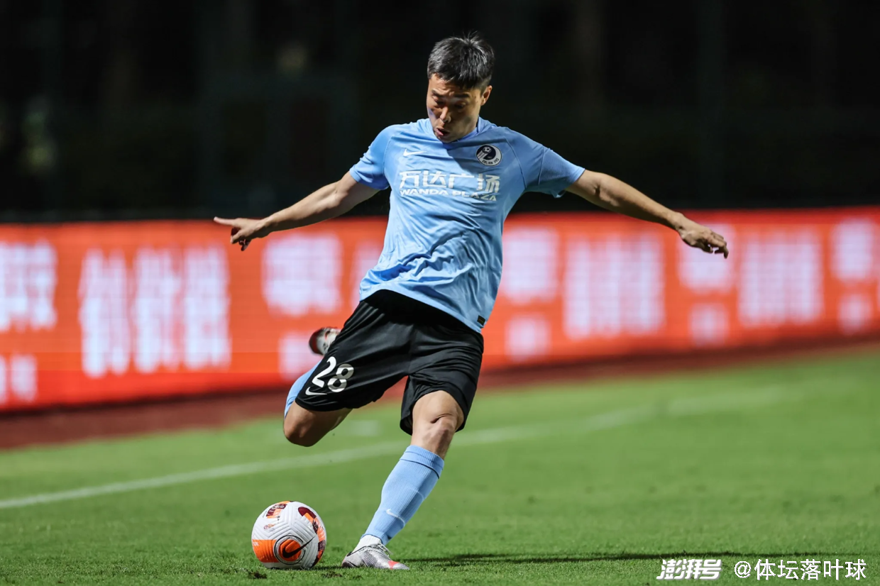 柏林赫塔队长基韦科奇伤愈复出，助球队逆转成功