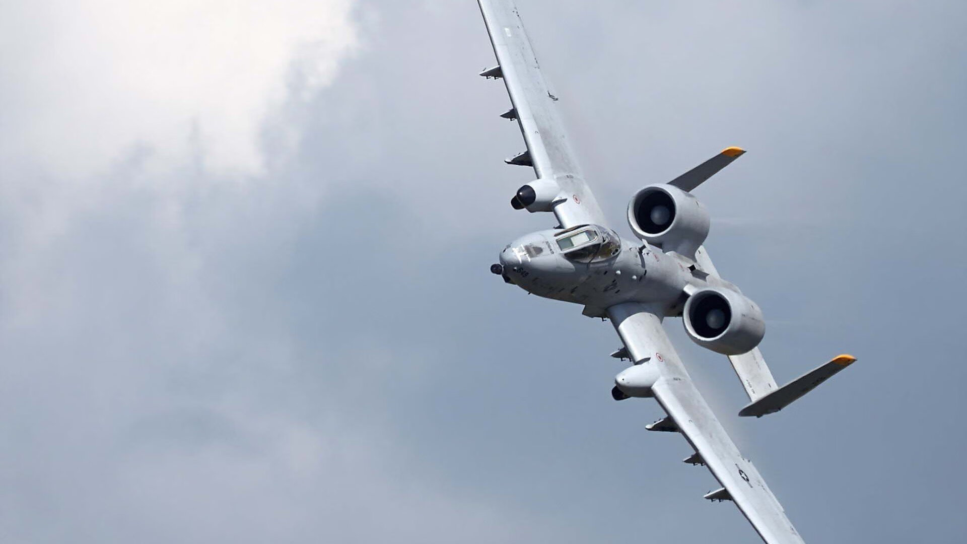 唯一性双面镜，体育焦点战与政治封锁的平行世界