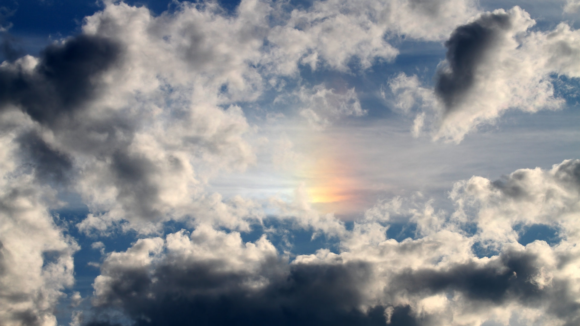 极速与绿茵的交汇，当F1引擎轰鸣在足球末节的天空